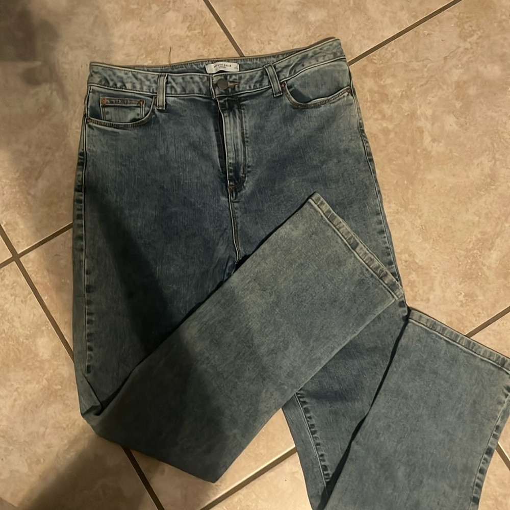 Arturo Calle jeans blue ( light wash). Straight leg.